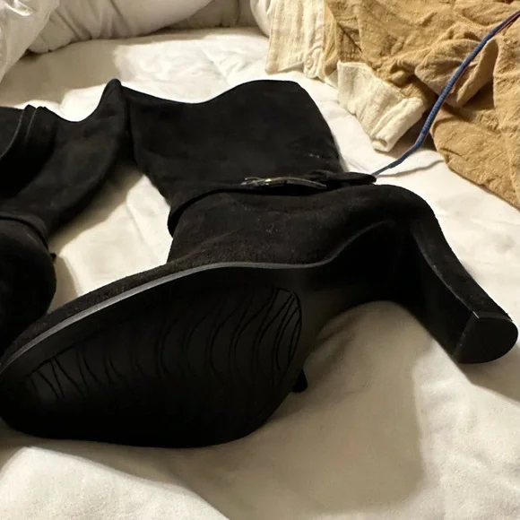 Black Boots size 7 1/2 - Picture 4 of 5